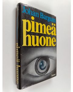 Kirjailijan Johan Bargum käytetty kirja Pimeä huone