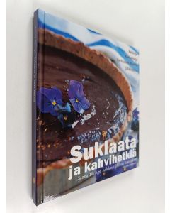 Kirjailijan Sanna Töringe käytetty kirja Suklaata ja kahvihetkiä : kakkuja, konvehteja, vastustamattomia jälkiruokia