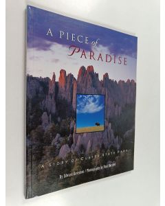 Kirjailijan Edward Raventon käytetty kirja A Piece of Paradise - A Story of Custer State Park