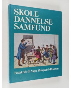 Kirjailijan Harry Haue käytetty kirja Skole, dannelse, samfund : festskrift til Vagn Skovgaard-Petersen 31. maj 1991