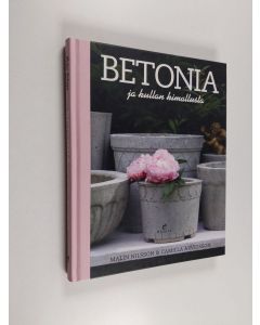 Kirjailijan Camilla Arvidsson & Malin Nilsson käytetty kirja Betonia ja kullan kimallusta