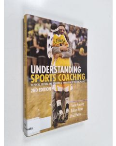 Kirjailijan Tania Cassidy käytetty kirja Understanding sports coaching : the social, cultural and pedagogical foundations of coaching practice