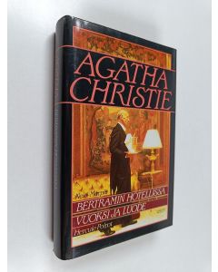 Kirjailijan Agatha Christie käytetty kirja Bertramin hotellissa ; Vuoksi ja luode