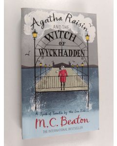 Kirjailijan M. C. Beaton käytetty kirja Agatha Raisin and the Witch of Wyckhadden