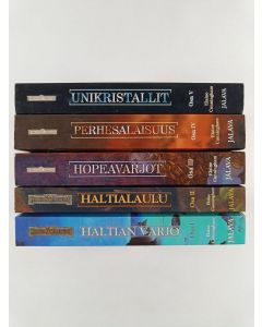 Kirjailijan Elaine Cunningham käytetty kirja Laulut ja miekat 1-5 : Haltian varjo ; Haltialaulu, Hopeavarjot ; Perhesalaisuus ; Unikristallit