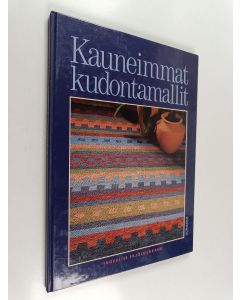 Kirjailijan Ingerlise Skjöldebrand käytetty kirja Kauneimmat kudontamallit