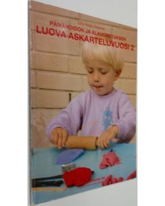 Kirjailijan Ulla-Maija Majanen käytetty kirja Päivähoidon ja alkuopetuksen luova askarteluvuosi 2