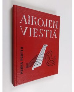 Kirjailijan Pekka Perttu käytetty kirja Aikojen viestiä : kuvauksia