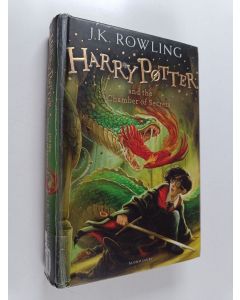 Kirjailijan J. K. Rowling käytetty kirja Harry Potter and the chamber of secrets