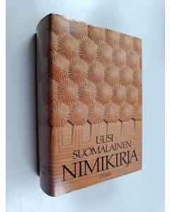 Tekijän Kustaa ym. Vilkuna  käytetty kirja Uusi suomalainen nimikirja