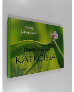 Kirjailijan Petri Jauhiainen käytetty kirja Elämää pihapiirin kätköissä