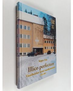 Kirjailijan Seppo Uro käytetty kirja Illico perfectum : viestikoulun kuusi vuosikymmentä 1941-2002