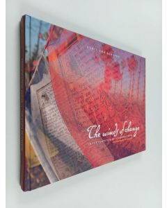 Kirjailijan Berit Von Scheven käytetty kirja The winds of change - In the footsteps of a buddhist monk