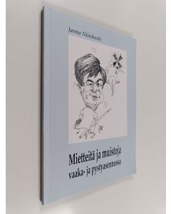 Kirjailijan Jarmo Niinikoski käytetty kirja Mietteitä ja muistoja vaaka- ja pystyasennossa