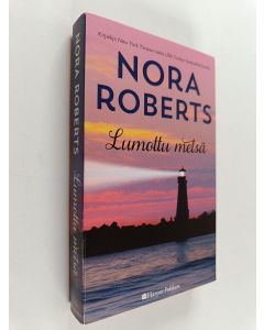 Kirjailijan Nora Roberts käytetty kirja Lumottu metsä