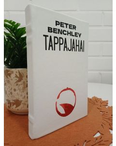 Kirjailijan Peter Benchley käytetty teos Tappajahai (Uniikki)