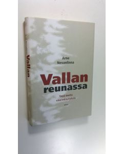 Kirjailijan Arne Nevanlinna käytetty kirja Vallan reunassa : ynnä muita väärinkäsityksiä