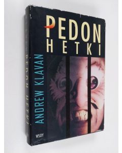 Kirjailijan Andrew Klavan käytetty kirja Pedon hetki