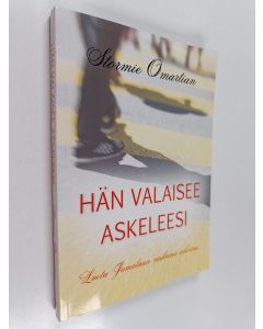 Kirjailijan Stormie Omartian käytetty kirja Hän valaisee askeleesi : luota Jumalaan vaikeina aikoina