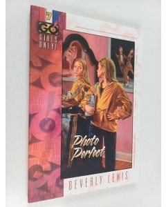 Kirjailijan Beverly Lewis käytetty kirja Photo Perfect