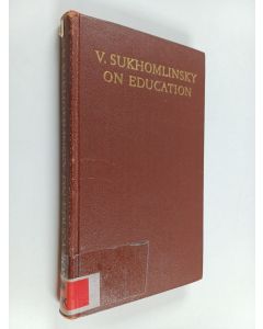 Kirjailijan Василий Александрович Сухомлинский käytetty kirja V. Sukhomlinsky on Education
