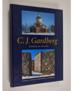 Kirjailijan C. J. Gardberg käytetty kirja Kivestä ja puusta : Suomen linnoja, kartanoita ja kirkkoja