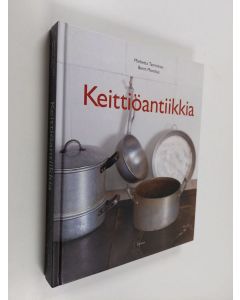 Kirjailijan Marketta Tamminen käytetty kirja Keittiöantiikkia (ERINOMAINEN)