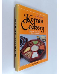 Kirjailijan Lee Wade & Joan Rutt käytetty teos Lee Wade's Korean Cookery