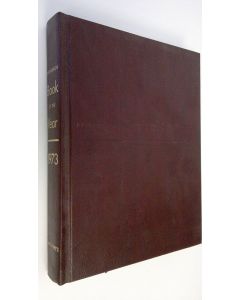 Kirjailijan William Benton käytetty kirja Britannica Book of the Year 1973 - Events of 1972