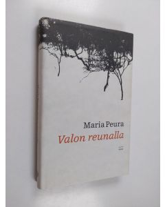 Kirjailijan Maria Peura käytetty kirja Valon reunalla