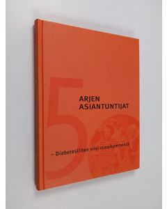 Kirjailijan Yki Hytönen käytetty kirja Arjen asiantuntijat : diabetesliiton viisi vuosikymmentä