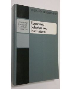 Kirjailijan Thrainn Eggertsson käytetty kirja Economic Behavior and Institutions