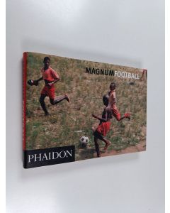 Kirjailijan Simon Kuper käytetty kirja Magnum Soccer