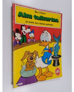 Kirjailijan Walt Disney & Carl Barks käytetty kirja Aku taikurina ja muita Aku Ankan parhaita