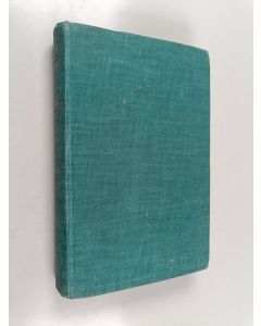 Kirjailijan George Macaulay Trevelyan käytetty kirja English Social History - A Survey of Six Centuries, Chaucer to Queen Victoria