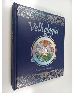 Kirjailijan Dugald A Steer käytetty kirja Velhologia : Merlinin salaisuuksien kirja : paikkansapitävä selonteko velhoista, heidän tavoistaan ja monista ihmeellisistä voimistaan mestari Merlinin kertomana