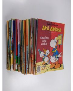 Kirjailijan Walt Disney käytetty teos Aku Ankka vuosikerta 1993 (puuttuu nrot 8, 51)