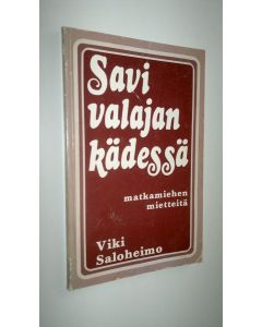 Kirjailijan Viki Saloheimo käytetty kirja Savi valajan kädessä : matkamiehen mietteitä