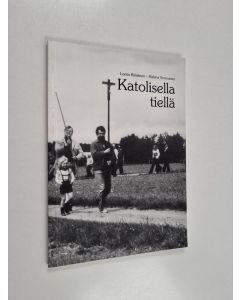 Kirjailijan Helena Sormunen & Leena Räisänen käytetty kirja Katolisella tiellä