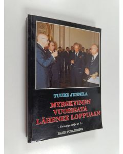 Kirjailijan Tuure Junnila käytetty kirja Myrskyinen vuosisata lähenee loppuaan