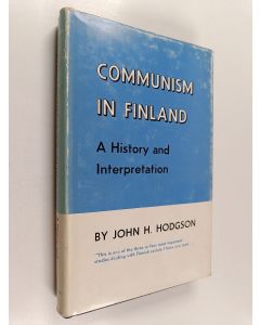 Kirjailijan John H. Hodgson käytetty kirja Communism in Finland : a history and interpretation