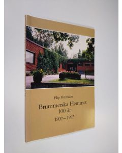 Kirjailijan Filip Pettersson käytetty kirja Brummerska hemmet 100 år 1892-1992