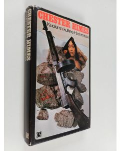 Kirjailijan Chester Himes käytetty kirja Kuolema kulkee Harlemissa