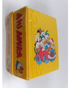 Kirjailijan Walt Disney käytetty teos Aku Ankka vuosikerta 1981 (2 kansiossa)