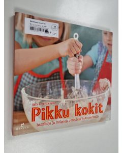 Kirjailijan Eve Tharlet käytetty teos Pikku kokit : ruokaohjeita eri puolilta maailmaa pojille ja tytöille
