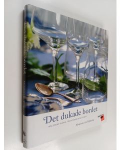 Kirjailijan Magdalena Ribbing käytetty kirja Det dukade bordet : måltidens glädje, traditioner och etikett