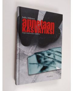 Kirjailijan Jukka Mäkinen käytetty kirja Annetaan kasvatiksi : Veijo Heinosen tarina (ERINOMAINEN)