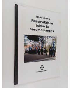 Kirjailijan Markus Anaja käytetty kirja Reserviläisen juhla- ja seremoniaopas