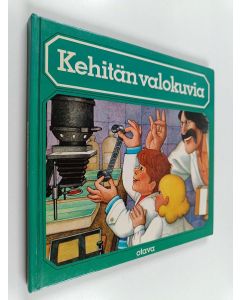 Kirjailijan Marita Rivero käytetty kirja Kehitän valokuvia