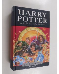 Kirjailijan J. K. Rowling käytetty kirja Harry Potter and the Deathly Hallows
